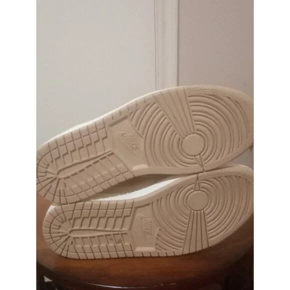 Jordan 1 Mid SE Legend Light Brown Women Size 9 FJ3448-200 - Picture 3 of 12